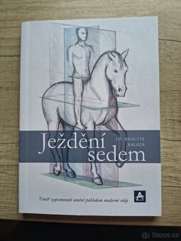 Jezdecká helma, třmeny,kniha - 6