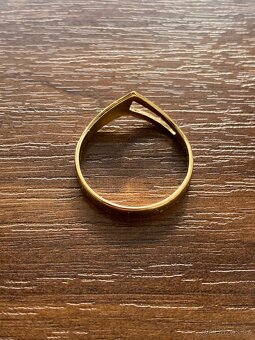 Zlatý dámský prstýnek - 6