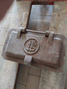 ŽELEZNÁ DVÍŘKA PECE - 6