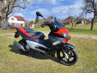 Aprilia SR MAX 125 - 6