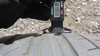 Letní pneu 235/35/19 Falken - 6