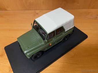 Uaz 469 NVA - model auta 1:24 - 6