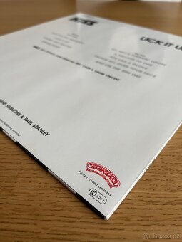 Kiss – Lick It Up - 6