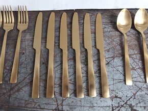 NOVÁ 24 dílná sada zlatých příborů Björn nepoužité - 6