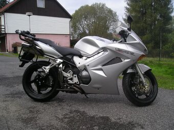 Honda VFR 800 VTEC RC46 - 6