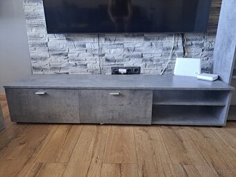 Obývací stěna a konferenční stůl - 6