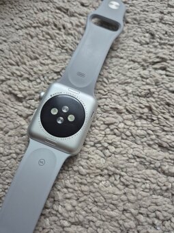 Apple Watch 3 42mm baterie 96% - 6