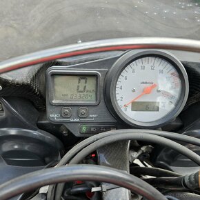 YAMAHA R6 - 6