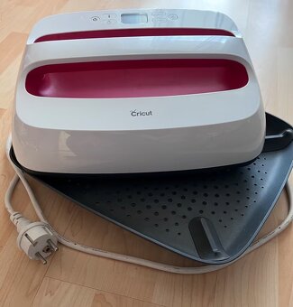 Brother ScanNCut SDX2250D + Cricut EasyPress 2 - 6