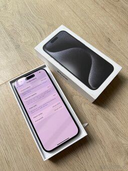Apple iPhone 15 Pro 128GB černý titan - 6