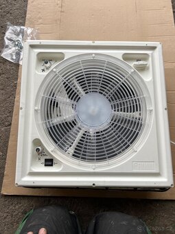 Střešní ventilátor Fiamma Turbo Vent Polar 12V - 6