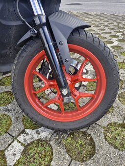 Aprilia SR GT 200 - 6