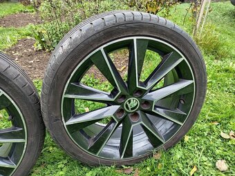 Originál ALU kola Škoda Fabia Rapid R17 + letní pneu - 6