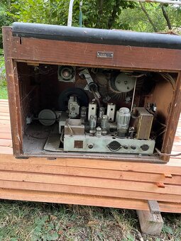 Gramorádio TESLA (rádio + gramofon) - 6