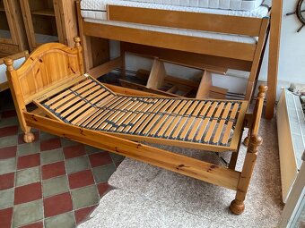 Prodám postel borovice Masiv jednolůžko - 6