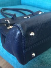 Celokožená elegantní a nadčasová modrá kabelka - 6