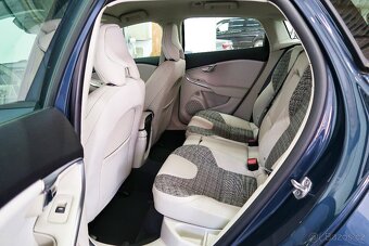 Volvo V40 T2 90kW, A/T, MOMENTUM, ZÁRUKA, VÝHŘEV - 6