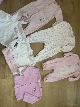 Velký balík 116ks kojeneckého oblečení na holčičku vel.50-86 - 6
