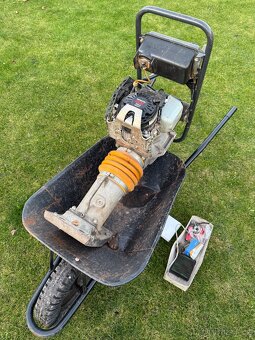 Vibrační pěch Bomag 65/4 po servise - 6