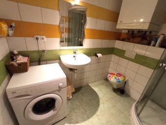 Větší pokoj Slatina ul. Matlachova, parkování - 6