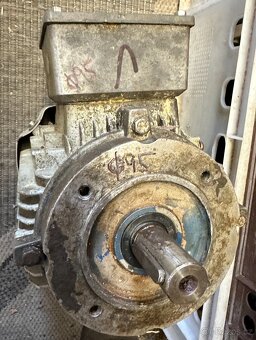 Třífázový elektromotor 400V 0.37 0.55 1.1 1.5 2.2 4 5.5kW - 6