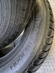 112. 2 kusy nepoužité zimní pneumatiky Nokian 235/60/16 - 6