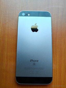 3x iPhone SE 1 generace - 6