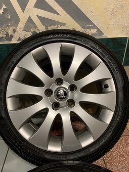 Alu kola Škoda R17 5X112 LETNÍ PNEU 225/45 R17 100% VZOREK - 6