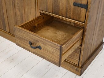 RUSTIKÁLNÍ ŠATNÍ SKŘÍŇ - 6