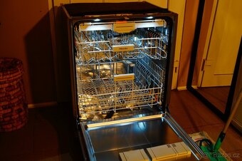 Myčka Miele nerezová vestavná G 5830 SCi , tři koše - 6