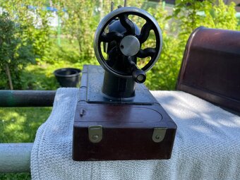 Šicí stroj starý cestovní - 6