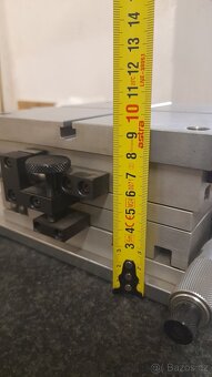 Křížový stůl mikrometrický - 6