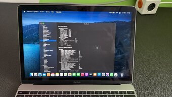 Stříbrný Macbook Retina 12palcový 2015 - 6