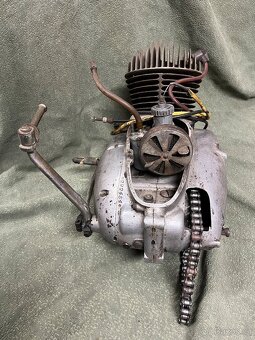 Motor ČZ 150 rok výroby 1951 - 6
