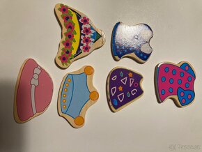 Magnetická dřevěná panenka skládačka oblíkací - 6