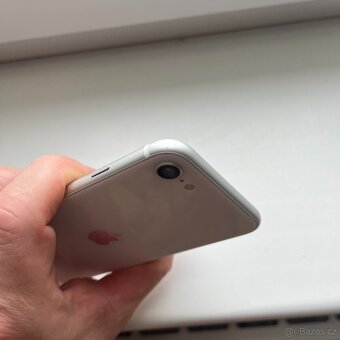Apple iPhone SE 2022 64GB bílý - 6
