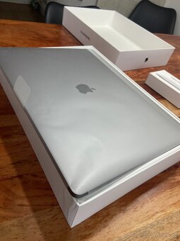 MacBook Pro 2,2 GHz 6-Core Intel i7, 16GB DDR4, 2018 - 6