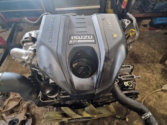 Rozprodam Isuzu D-max 2.5 120kw biturbo 2013 - 6