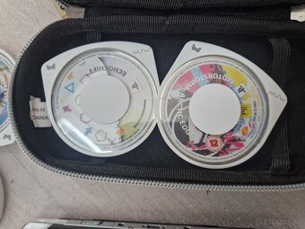 PSP v dobrém stavu + kryt + adaptér + hry - 6