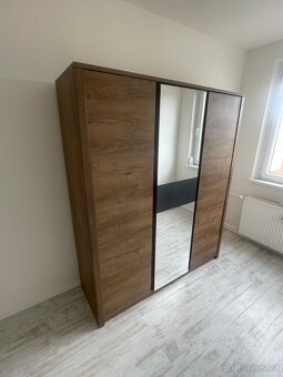 Prodám dvě skříně - 6