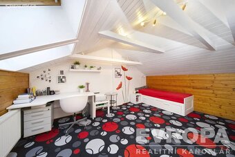 Prodej rodinného domu 198 m², pozemek 278 m² - 6