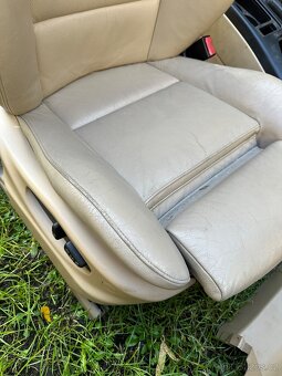 E53 skoro kompletní interiér (Beige) - 6