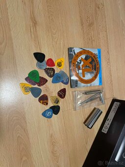 Elektrická kytara Fender Squier Kit - 6