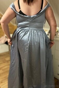 Nebesky modré plesové šaty - 6