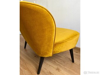 Stylová dvoumístná pohovka WOOOD Sara – hořčicově žlutá - 6