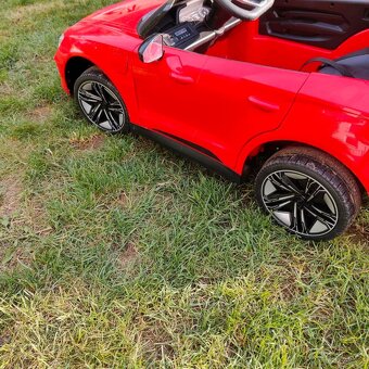 Dětské elektrické auto Audi RS e-tron GT – jako nové - 6