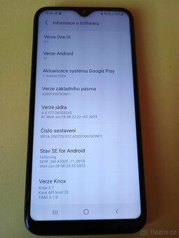 Samsung Galaxy A20E s pouzdrem - 6