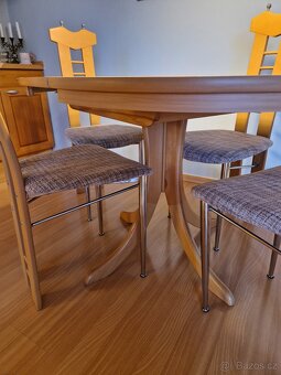 Rozkládací jídelní stůl - 6