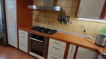 Kuchyňská linka s ledničkou a digestořem - 6