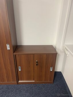 Prodej NOVÉHO kancelářského nábytku - stoly, skříně - 6